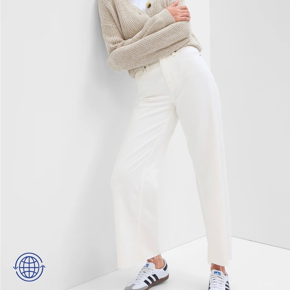 Gap white wide leg cut offs